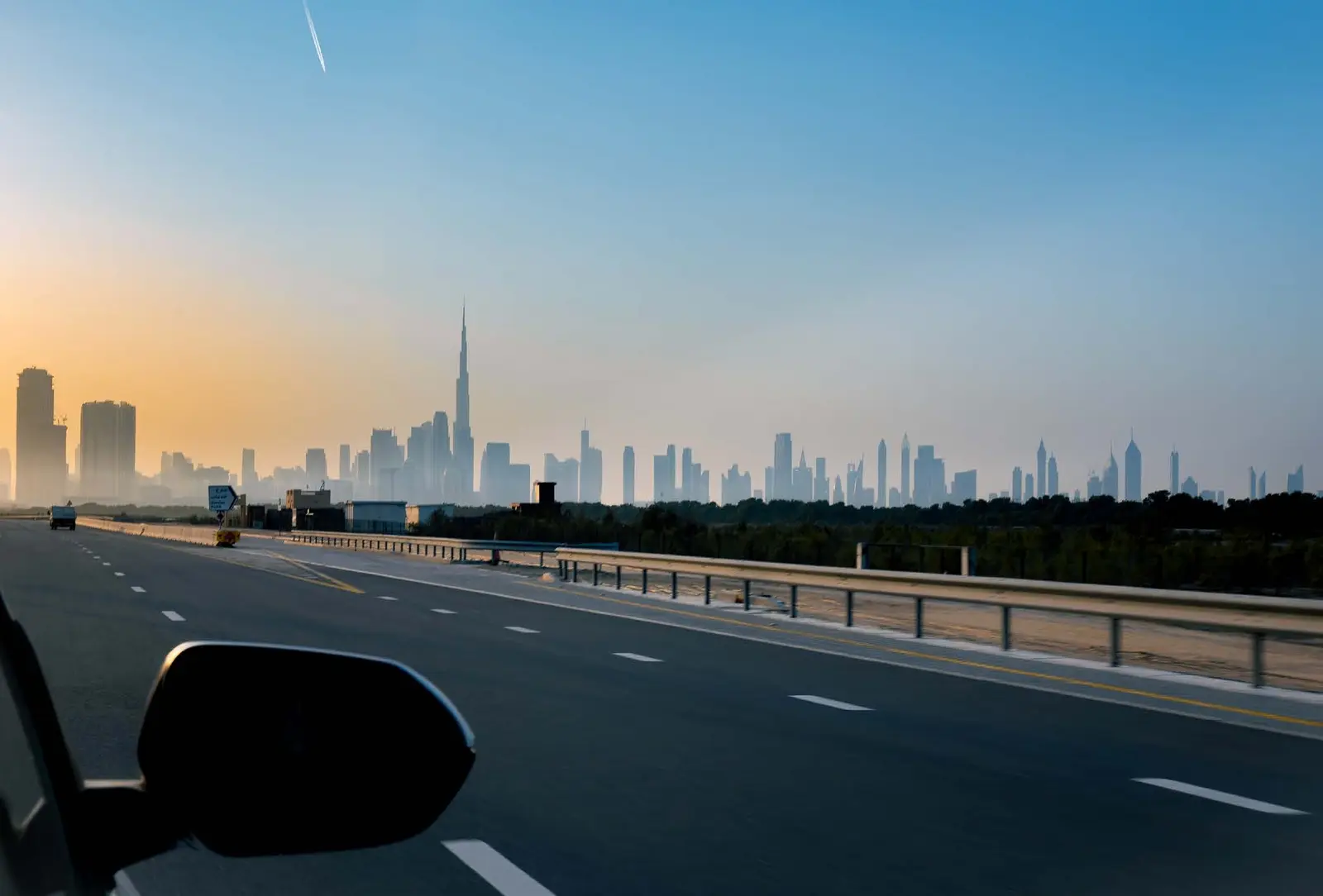Highway connectivity route offering direct road access connecting Dubai skyline to luxury Capeside Marina Residences Sobha Siniya Island.