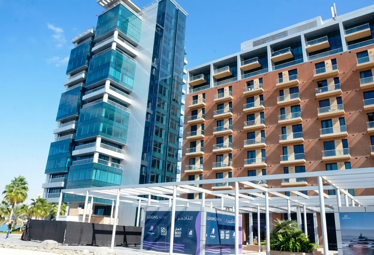 Expansive sea-view swimming pool deck and lounge facility on the podium ground at Al Barza Residences