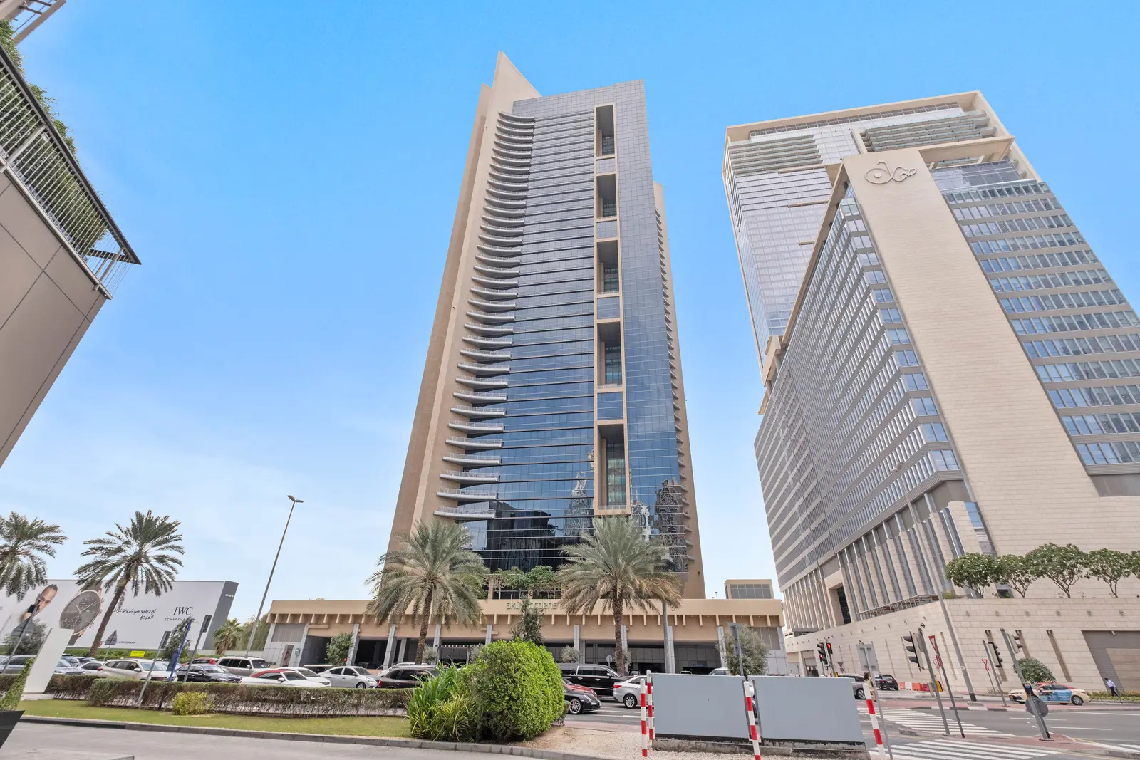 Ground floor retail entrance displaying on-site supermarket and cafes at Sky Gardens DIFC Dubai