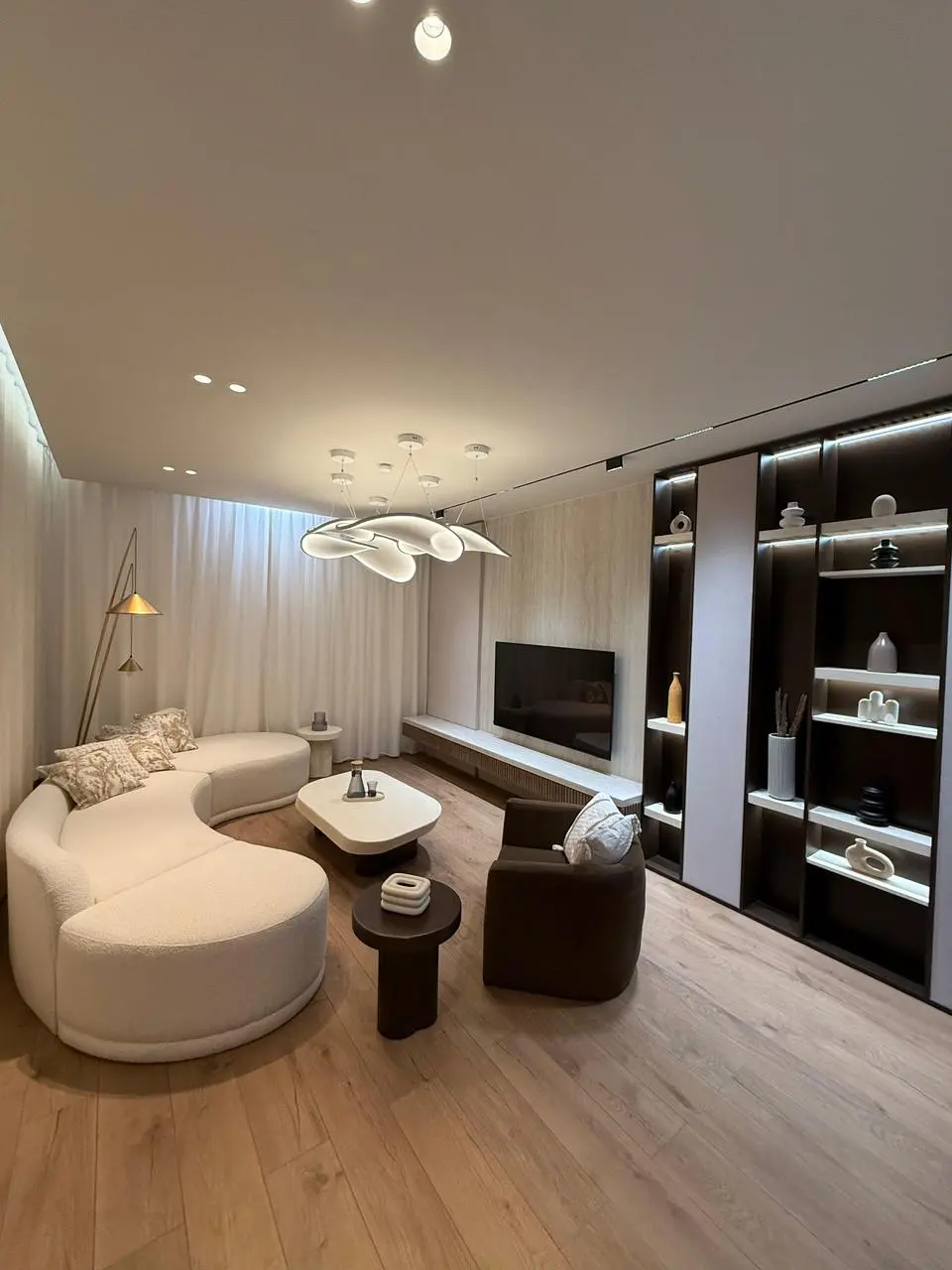 Peace Lagoons 2 in Dubai Land Residence by Peace Homes Development - Interior Image 1
