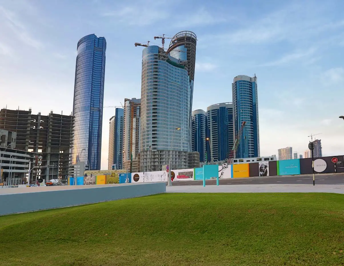 Hydra Avenue Al Reem Island master plan illustrating six residential towers, mixed use podium, landscaped spaces, retail outlets, and waterfront community layout in Abu Dhabi.