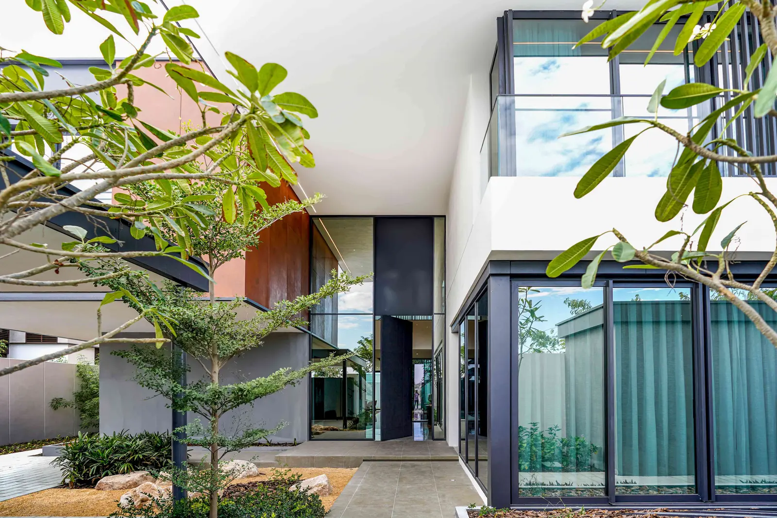 Private landscaped garden exterior of a spacious villa at Saadiyat Lagoons Al Ghaf, Saadiyat Island, Abu Dhabi's premium residential community