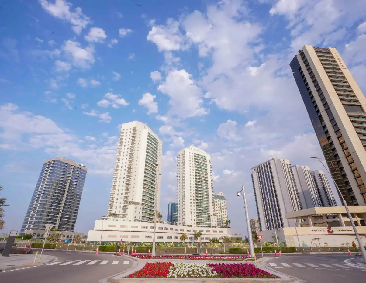 Amaya Towers master plan in Shams Abu Dhabi, Al Reem Island showcasing twin residential towers, landscaped podium, retail spaces, and waterfront community layout.